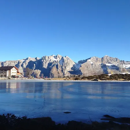 Rifugio Viviani Pradalago Hotel